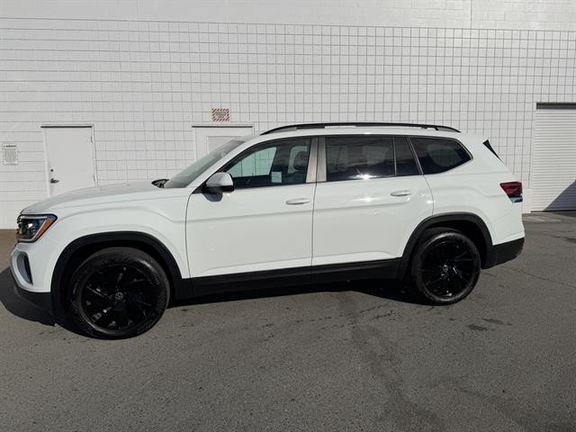 Volkswagen Atlas Vehicle Full-screen Gallery Image 03