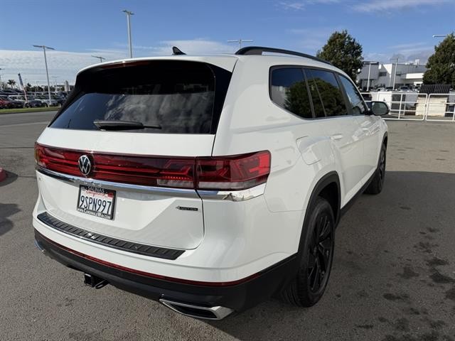 Volkswagen Atlas Vehicle Full-screen Gallery Image 06