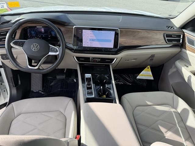 Volkswagen Atlas Vehicle Full-screen Gallery Image 15