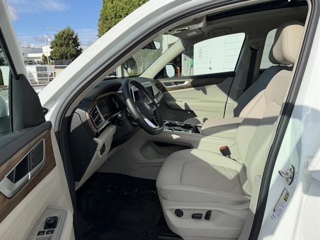 Volkswagen Atlas Vehicle Full-screen Gallery Image 16