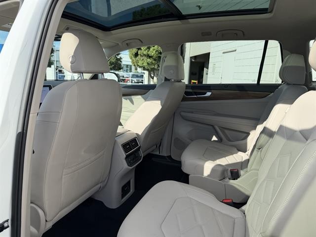 Volkswagen Atlas Vehicle Full-screen Gallery Image 17