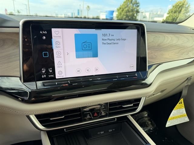 Volkswagen Atlas Vehicle Full-screen Gallery Image 24