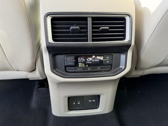 Volkswagen Atlas Vehicle Full-screen Gallery Image 27