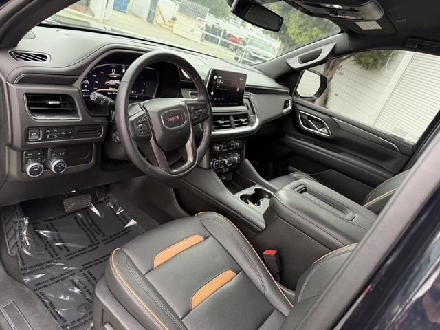 GMC Yukon Vehicle Full-screen Gallery Image 02