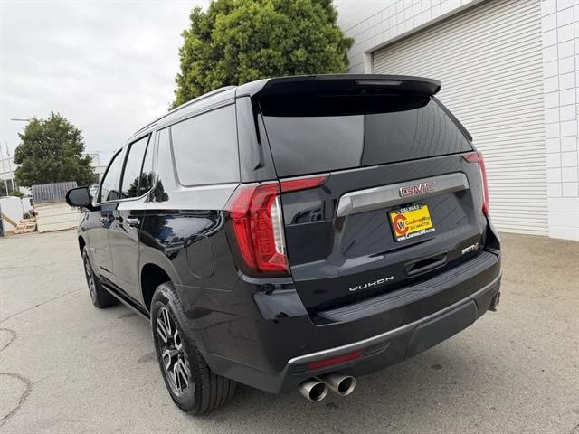 GMC Yukon Vehicle Full-screen Gallery Image 04