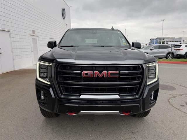 GMC Yukon Vehicle Full-screen Gallery Image 09