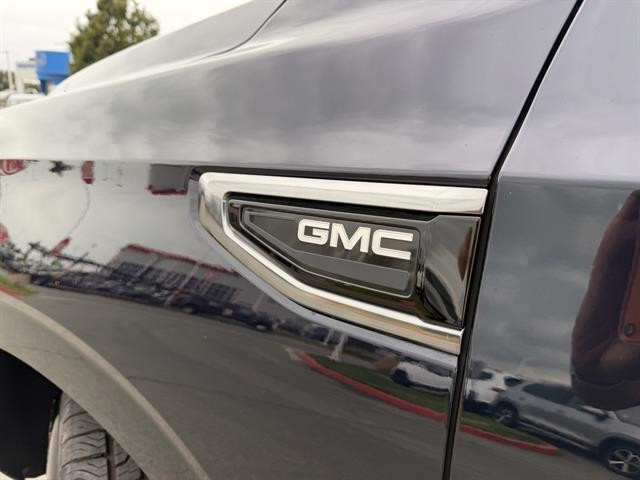 GMC Yukon Vehicle Full-screen Gallery Image 10