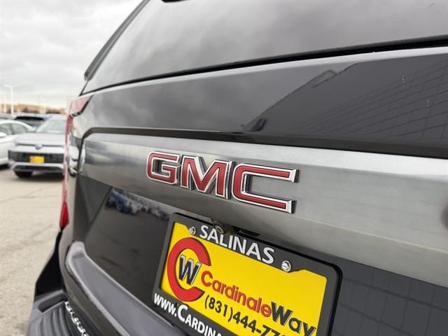 GMC Yukon Vehicle Full-screen Gallery Image 11