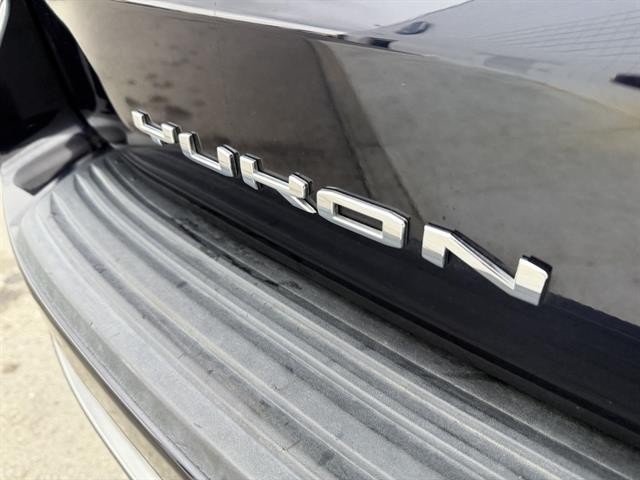 GMC Yukon Vehicle Full-screen Gallery Image 13