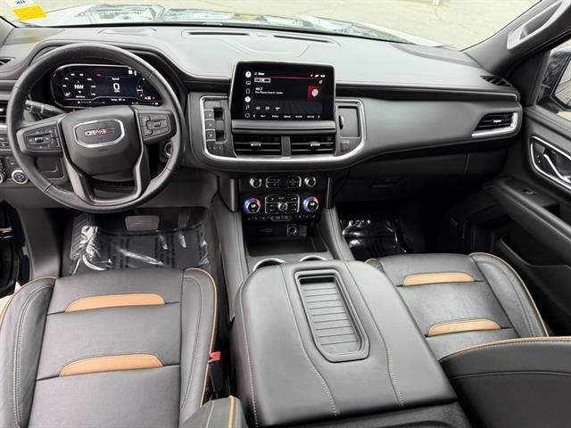 GMC Yukon Vehicle Full-screen Gallery Image 17