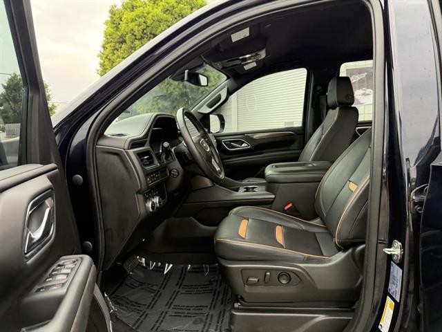 GMC Yukon Vehicle Full-screen Gallery Image 18