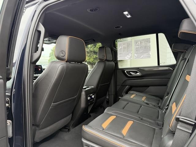 GMC Yukon Vehicle Full-screen Gallery Image 19