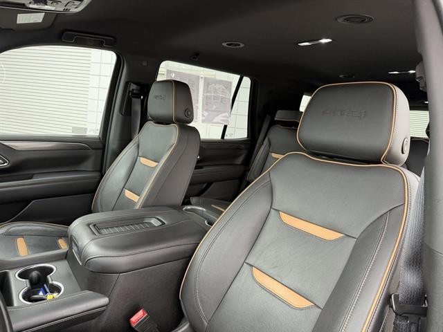 GMC Yukon Vehicle Full-screen Gallery Image 20