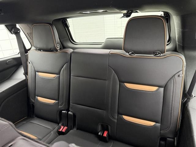 GMC Yukon Vehicle Full-screen Gallery Image 22