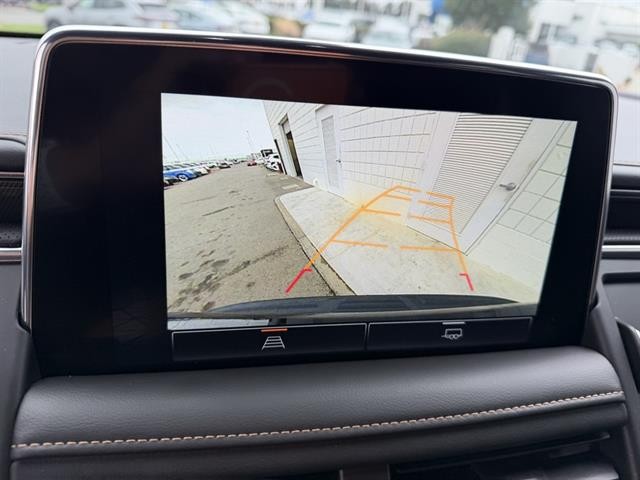 GMC Yukon Vehicle Full-screen Gallery Image 27