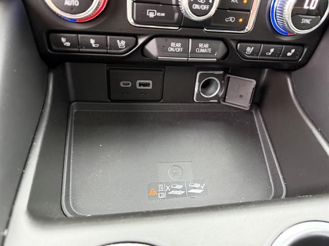 GMC Yukon Vehicle Full-screen Gallery Image 28