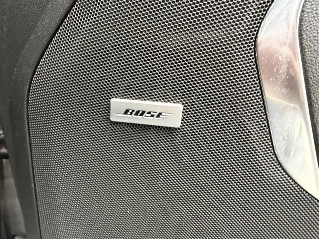 GMC Yukon Vehicle Full-screen Gallery Image 31