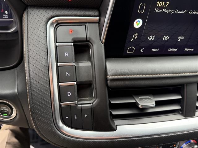 GMC Yukon Vehicle Full-screen Gallery Image 32