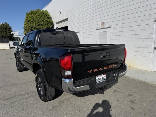 Toyota Tacoma 2WD Vehicle Full-screen Gallery Image 04