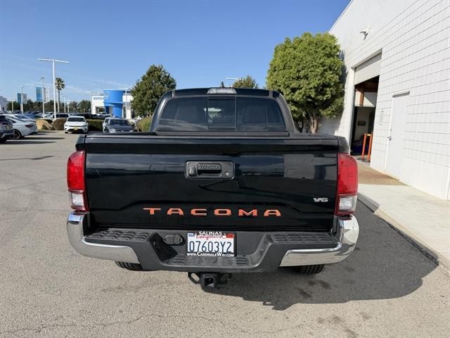 Toyota Tacoma 2WD Vehicle Full-screen Gallery Image 05