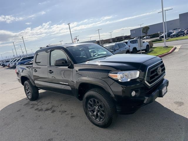 Toyota Tacoma 2WD Vehicle Full-screen Gallery Image 07