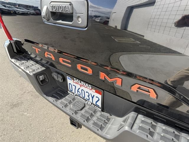 Toyota Tacoma 2WD Vehicle Full-screen Gallery Image 10