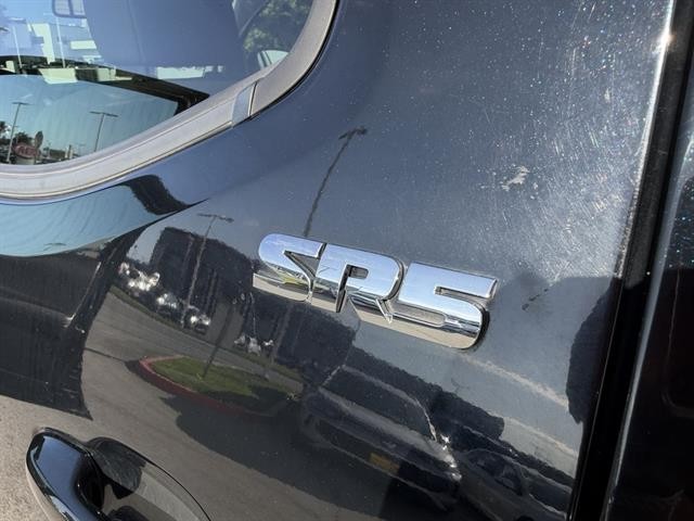 Toyota Tacoma 2WD Vehicle Full-screen Gallery Image 14