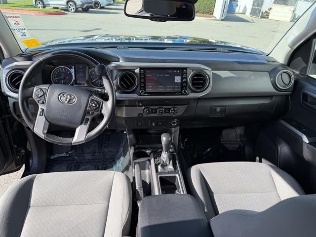 Toyota Tacoma 2WD Vehicle Full-screen Gallery Image 17