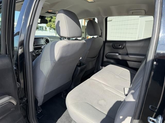 Toyota Tacoma 2WD Vehicle Full-screen Gallery Image 19