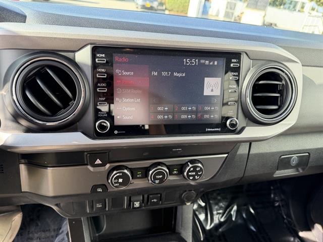 Toyota Tacoma 2WD Vehicle Full-screen Gallery Image 25