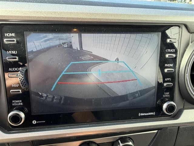 Toyota Tacoma 2WD Vehicle Full-screen Gallery Image 26