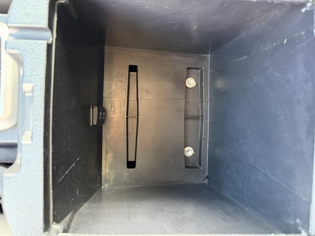 Toyota Tacoma 2WD Vehicle Full-screen Gallery Image 28