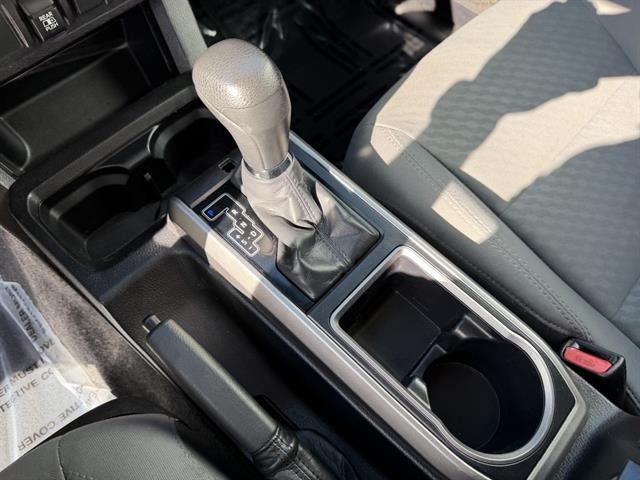 Toyota Tacoma 2WD Vehicle Full-screen Gallery Image 29