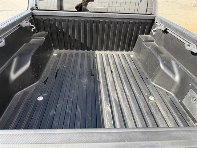 Toyota Tacoma 2WD Vehicle Full-screen Gallery Image 31