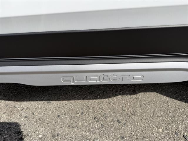 Audi A4 allroad Vehicle Full-screen Gallery Image 13