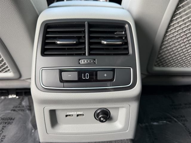 Audi A4 allroad Vehicle Full-screen Gallery Image 26