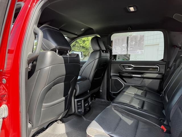 Ram 1500 Vehicle Full-screen Gallery Image 18