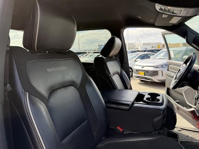 Ram 1500 Vehicle Full-screen Gallery Image 22