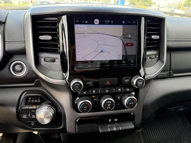 Ram 1500 Vehicle Full-screen Gallery Image 24