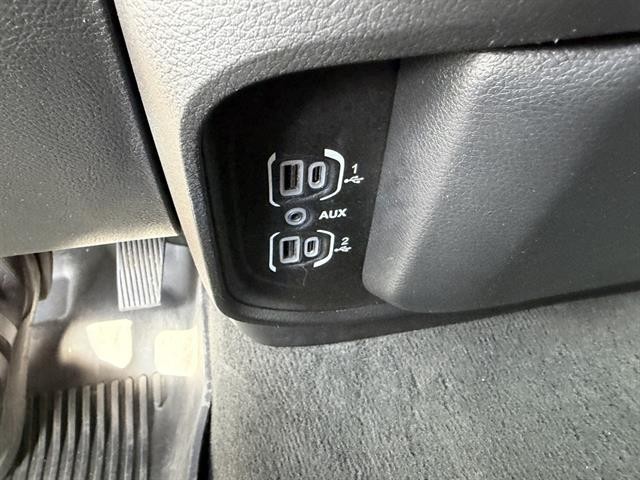 Ram 1500 Vehicle Full-screen Gallery Image 26