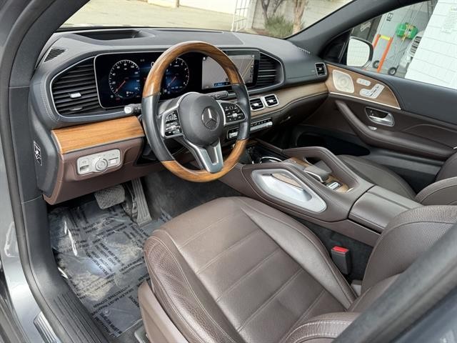 Mercedes-Benz GLE 580 Vehicle Full-screen Gallery Image 02