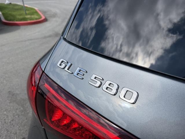 Mercedes-Benz GLE 580 Vehicle Full-screen Gallery Image 10