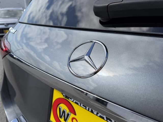 Mercedes-Benz GLE 580 Vehicle Full-screen Gallery Image 11