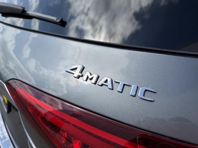 Mercedes-Benz GLE 580 Vehicle Full-screen Gallery Image 12