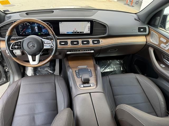 Mercedes-Benz GLE 580 Vehicle Full-screen Gallery Image 15