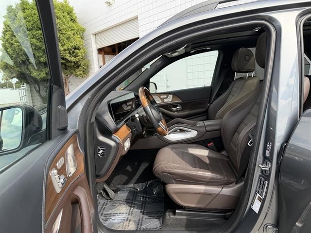 Mercedes-Benz GLE 580 Vehicle Full-screen Gallery Image 16