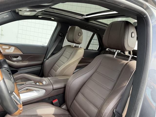 Mercedes-Benz GLE 580 Vehicle Full-screen Gallery Image 18