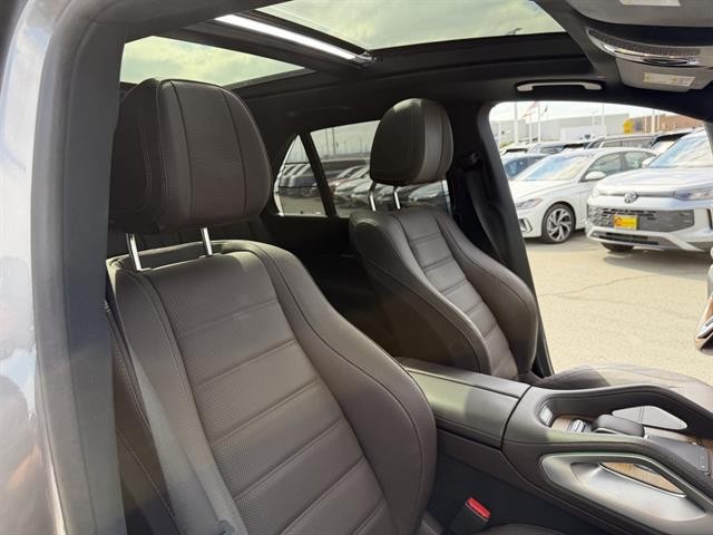 Mercedes-Benz GLE 580 Vehicle Full-screen Gallery Image 21