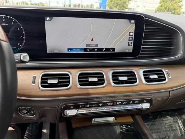 Mercedes-Benz GLE 580 Vehicle Full-screen Gallery Image 23