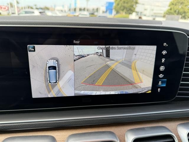 Mercedes-Benz GLE 580 Vehicle Full-screen Gallery Image 24